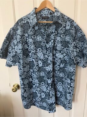 Roundtree & Yorke Navy and Light Blue Floral Short-Sleeve Button-Up Shirt